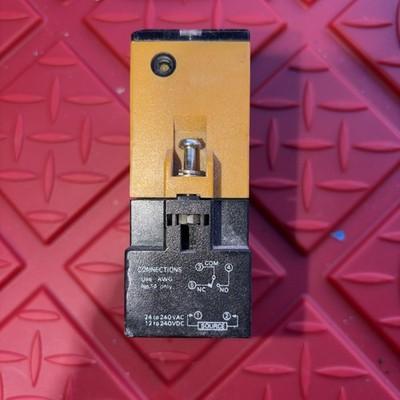 GUARANTEED! OMRON PHOTOELECTRIC SENSOR E3B2-R7M4-US