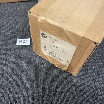 Allen-Bradley 801-ASC218 Limit Switch Ser A 600V AC-DC Roller