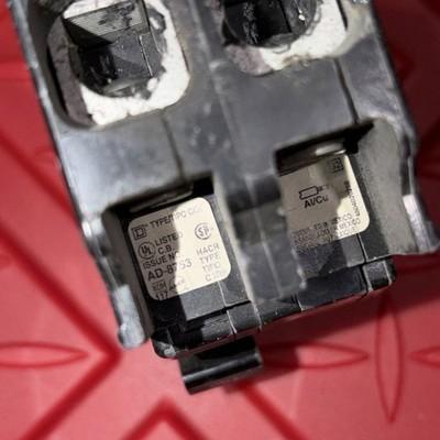 2 Lot – Square D QOB QOB2100 2 Pole 100 Amp 120/240 V Circuit Breaker AD-8753