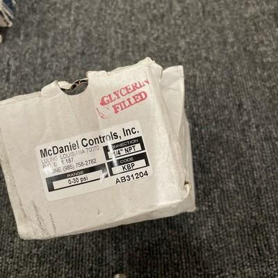 Mcdaniel Controls AB31204 Liquid Filled Pressure Gauge 0-30 PSI 1/4″