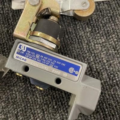 MICRO SWITCH HONEYWELL BZE6-2RN2 15A-125, 250 OR 480 VAC; 2A-600 VAC