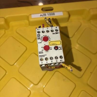 Square D Class 8430 Type DAS 220-380-440 V Relay Series A Type DUAW 1 50-500 Vac