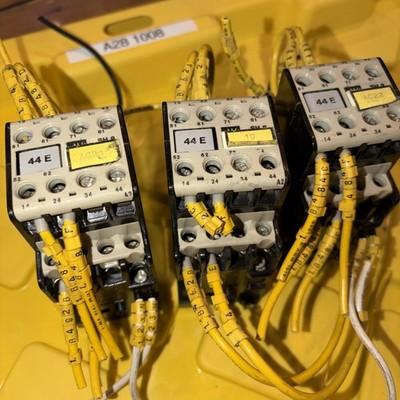 AEG SH 8 563-86 20 Amp 600 Vac Contactor 28 V 60 HZ LOT OF 3