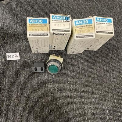 (4) FUJI ELECTRIC AH30 FG10 GREEN PUSH BUTTON