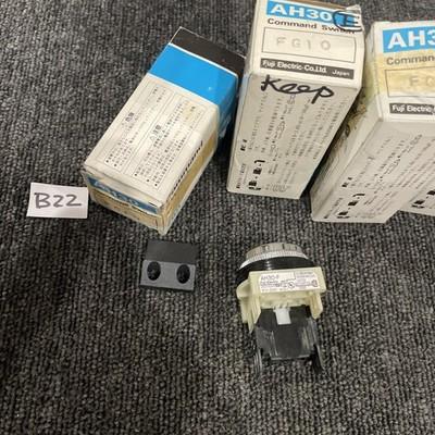 (4) FUJI ELECTRIC AH30 FG10 GREEN PUSH BUTTON