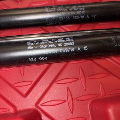 4 Lot – 4RONT 338-008 GAS SPRING W/ BALL Joint Ends009111 0845N 059/19 A 15