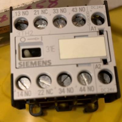 NEW SIEMENS Contactor 3TH2031-0BB4 3TH20 31-0BB4