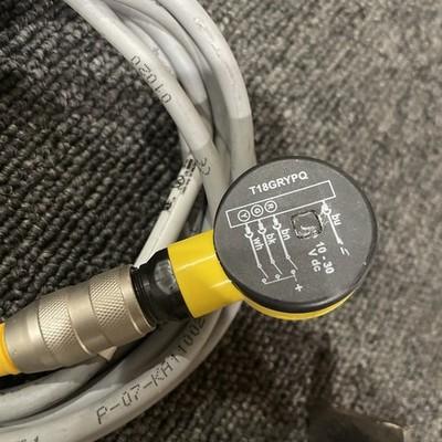 Banner Engineering Corp. T18GRYPQ Indicator Light + Turck RK 4.4t-2rs-4.4t Cable