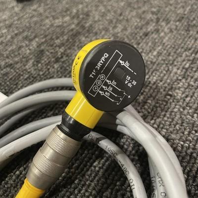 Banner Engineering Corp. T18GRYPQ Indicator Light + Turck RK 4.4t-2rs-4.4t Cable