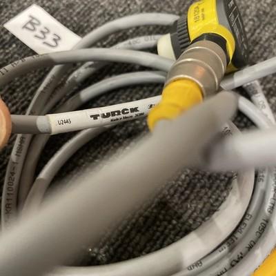 Banner Engineering Corp. T18GRYPQ Indicator Light + Turck RK 4.4t-2rs-4.4t Cable