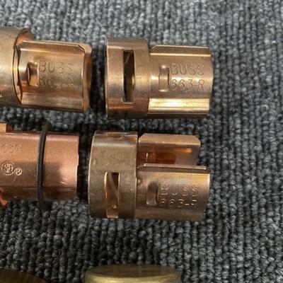 Lot Of 12 – (4) BUSSMANN 663R BUSS FUSE REDUCERS + (2) Littelfuse LRU663R + Caps