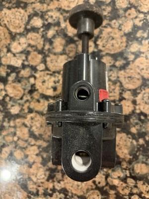 PARKER R230-03B 3/8″ Precision Regulator 0-30 PSI No Hardware