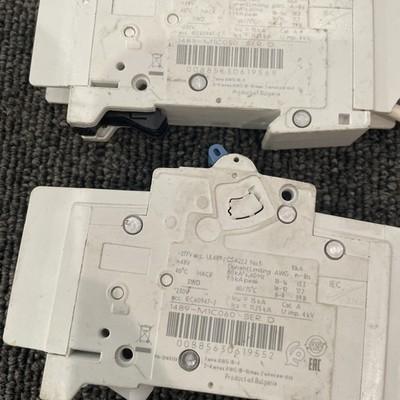 (2) 1489-M1C050 Ser D + (1) 1492-SPM1C060 Ser D+ (1) 1492-cb1 Ser B Breakers