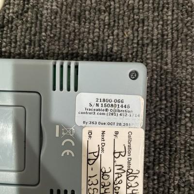 VWR 21800-066 Traceable Humidity/Temperature Monitor with Alarm