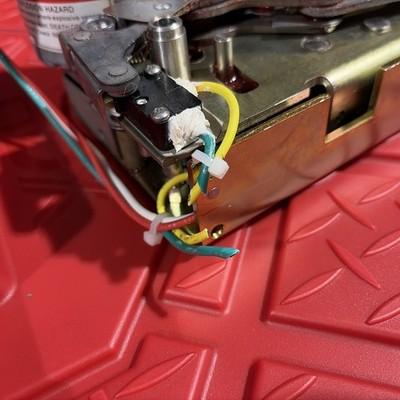 NEW GE POWER BREAK ll 2 CIRCUIT BREAKER 120V MOTOR OPERATOR SPE120 Cut Wires