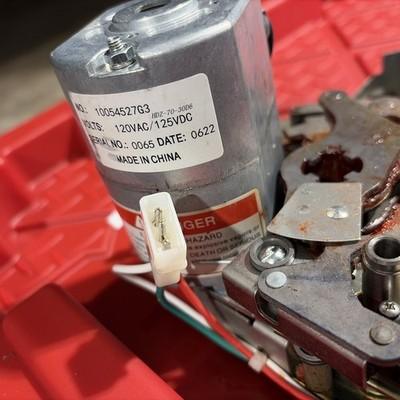 NEW GE POWER BREAK ll 2 CIRCUIT BREAKER 120V MOTOR OPERATOR SPE120