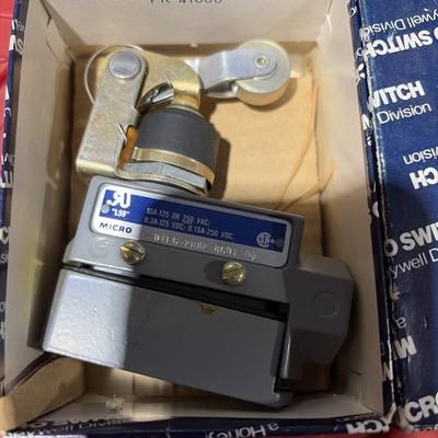 NEW Honeywell Micro Switch DTE6-2RN2 Top Roller Actuator Limit Switch