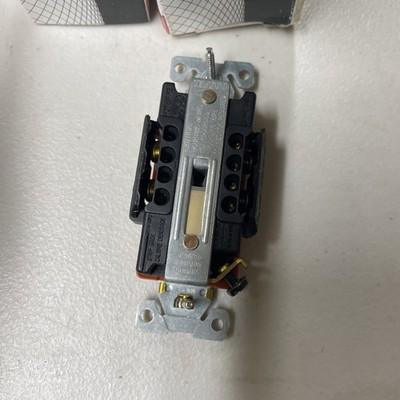 (4) COOPER IG5262RN NEW ORANGE 15A 125V DUPLEX RECEPTACLES IG5262RN