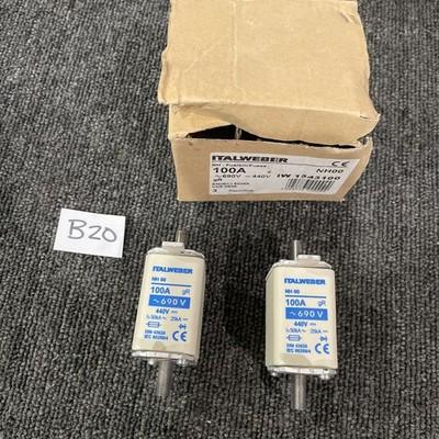 (2) ITALWEBER IW 1543100 Fuse NH00 HRC GR 100A 690V Fuse