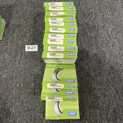 (13) SKF 562693 / 562693 Oil Seal (NEW IN BOX)