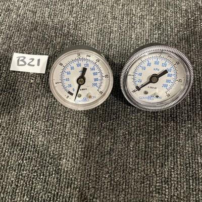 (2) JOHNSON CONTROLS G-2010-11 PRESSURE GAUGE