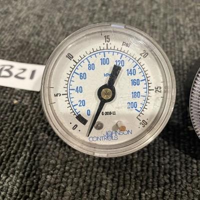 (2) JOHNSON CONTROLS G-2010-11 PRESSURE GAUGE