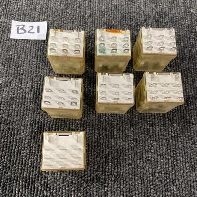 (7) IDEC RH3B-UL AC120V Relay