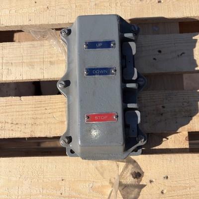 9001 GR-311 Square D Explosion Proof Control Station – 3 position, 600v AC/DC –