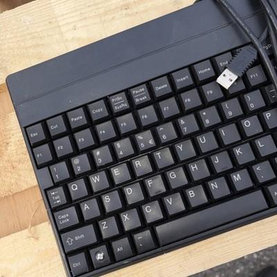 2 – CHERRY G80-11900LUMEU-2 Keyboard W/ Built In Touchpad MX 11900 USB