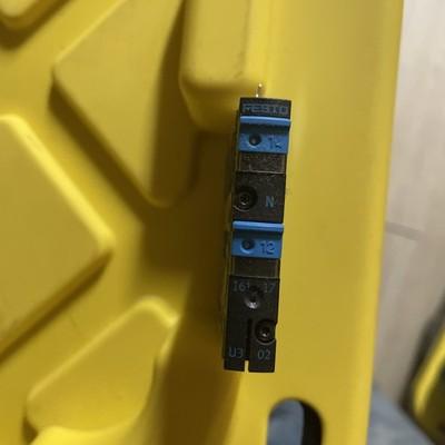 Festo CPV10-M1H-2X3-OLS-M7 Pneumatic Solenoid Valve 21VDC