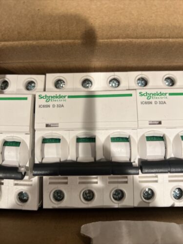 NEW Schneider IC65N Circuit Breaker Switch 3P C 32A