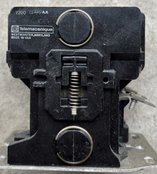 TELEMECANIQUE EB220A CONTACTOR 30A 600V 2 POLE 110/120V COIL USED CONDITION