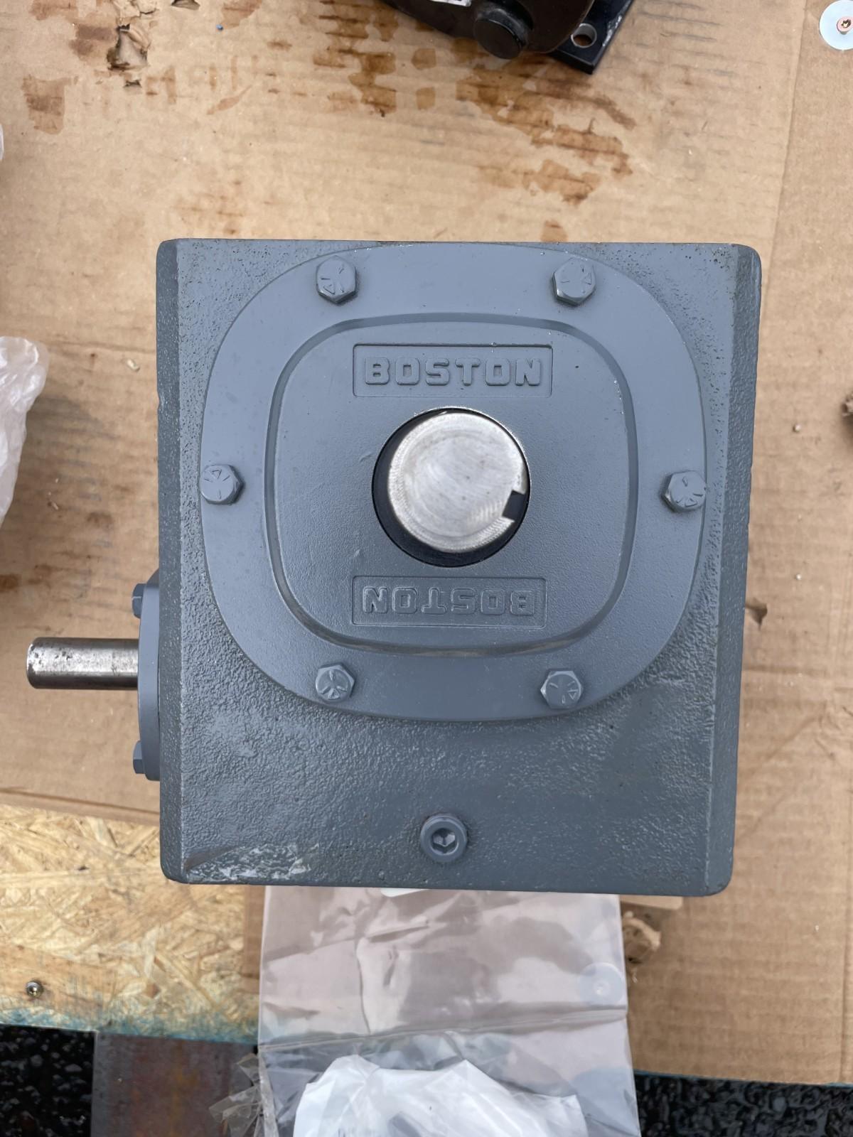 Boston Ge730-10-G worm gearbox ratio: 10:1 Gear Reducer distance: 3″ Boston Gear