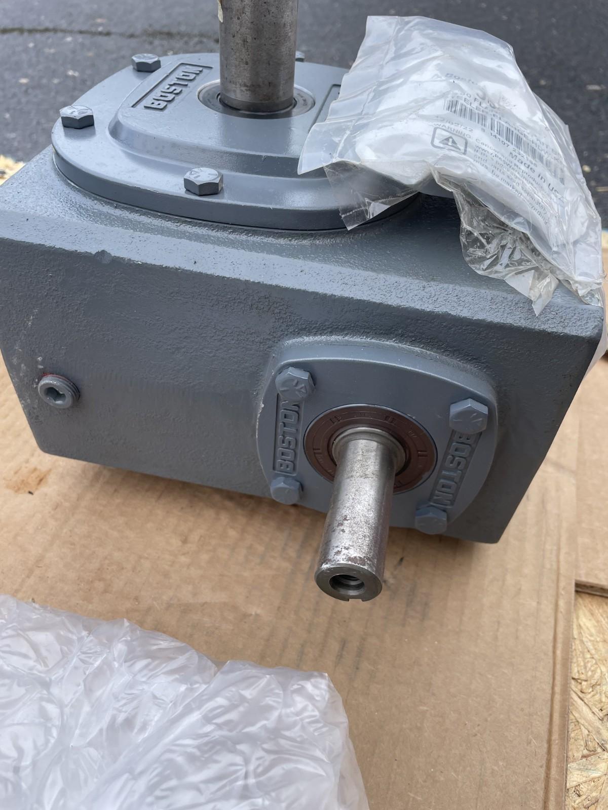 Boston Ge730-10-G worm gearbox ratio: 10:1 Gear Reducer distance: 3″ Boston Gear