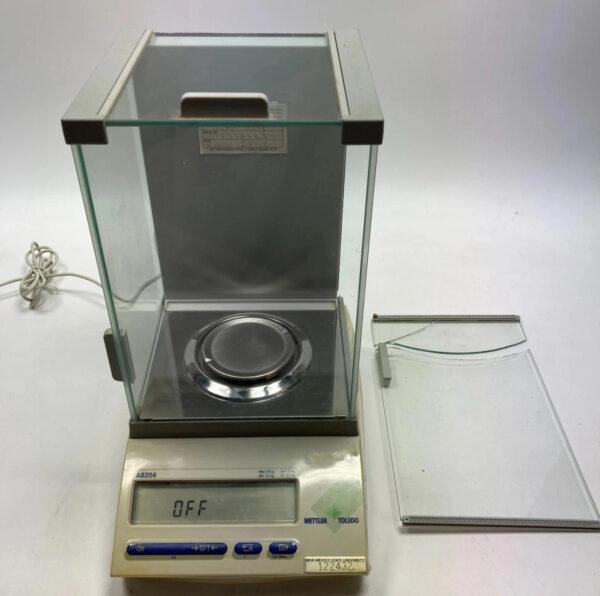 Mettler Toledo AB204 Analytical Balance Scale For Parts Untested + Broken glass