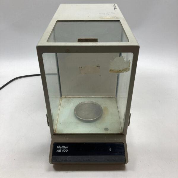 Mettler AE100 Analytical Balance Scale FOR PARTS Powers, cracks below scale dish
