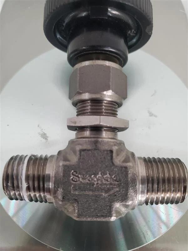 Swagelok M-1KM4 Stainless Steel Integral Bonnet Needle Valve 1/4″ MNPT