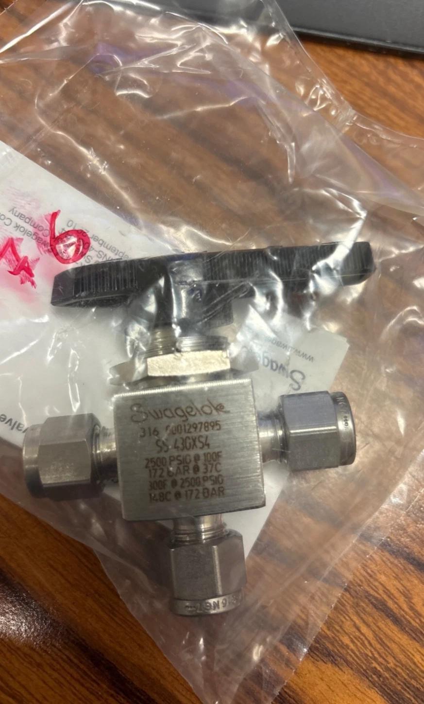 SWAGELOK SS-43GXS4 3-WAY BALL VALVE – NEW