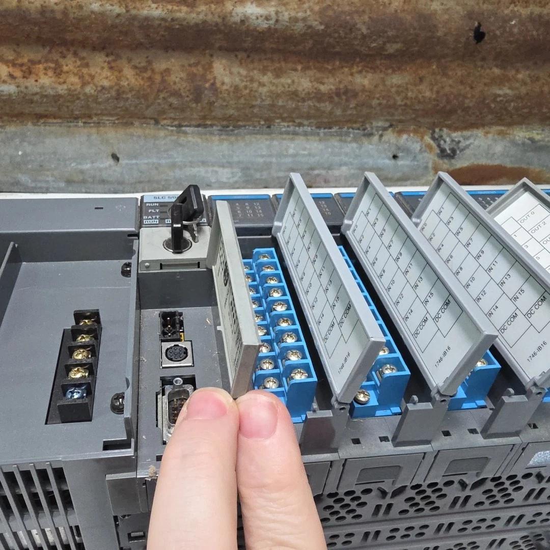 Allen Bradley SlC500 7-Slot Rack 1746-A7 1747 L541 CPU DC Sink Input 3x Output3x