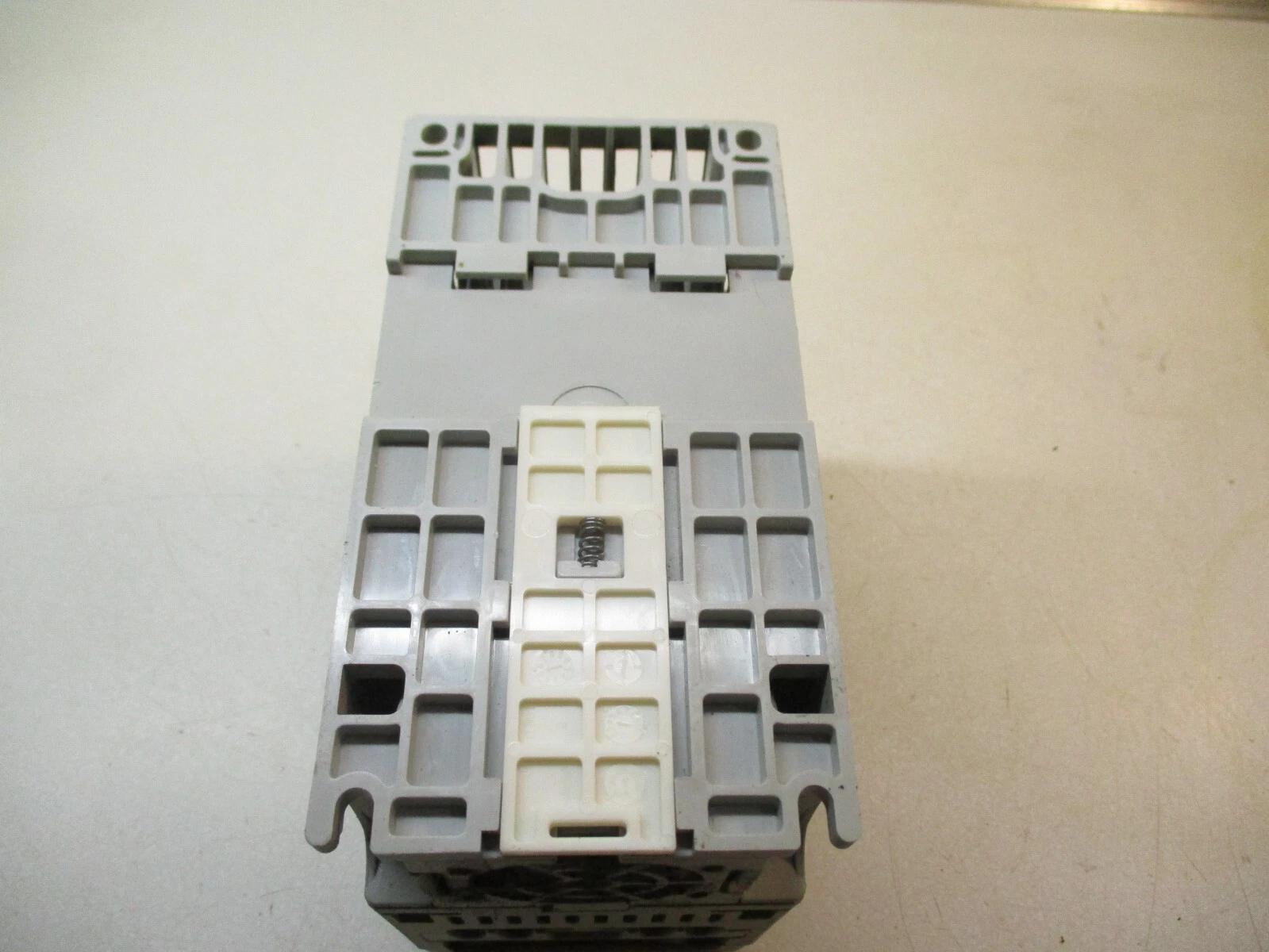 ALLEN BRADLEY PowerFlex 4 22A-D1P4N104 SER A DRIVE