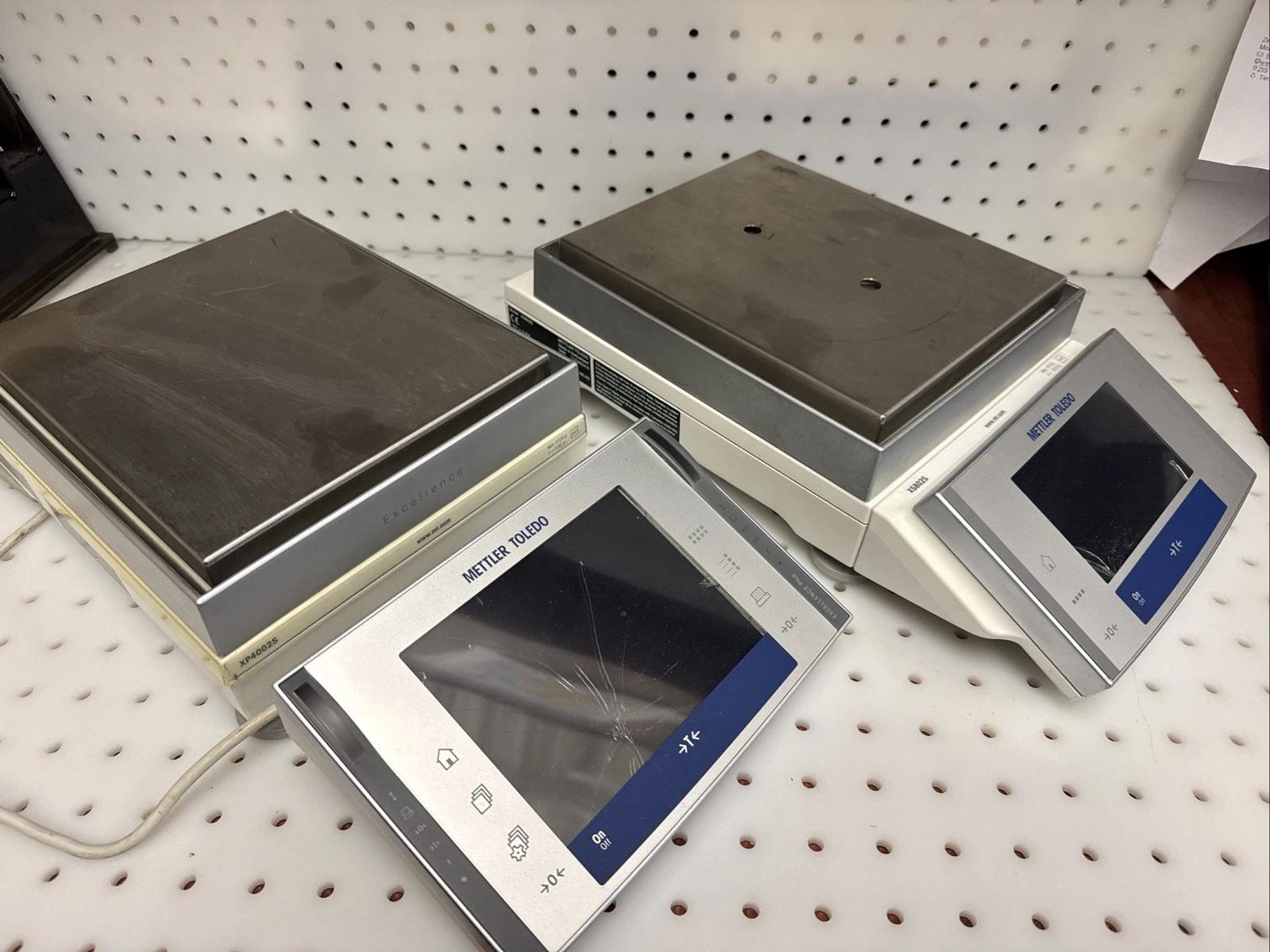 Two (2) Non-working Broken Scales Mettler Toledo Model XS4002S XS Model XS802S