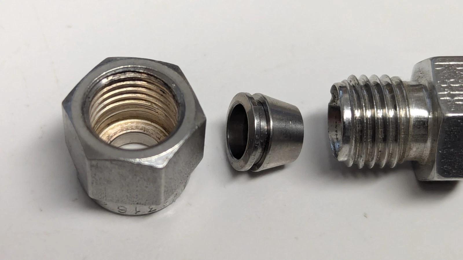 New Parker Stainless 1/4″ Tube A-Lok to SAE 3/8-24 Straight Thread, 4M1SC3-316