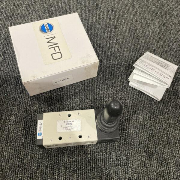 Bimba M4H330C-08 Manual Valve, Hand Lever, 5/3, Closed Ctr, 1/4 NPT 0-120psi