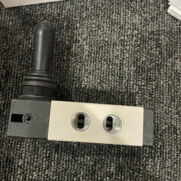 Bimba M4H330C-08 Manual Valve, Hand Lever, 5/3, Closed Ctr, 1/4 NPT 0-120psi