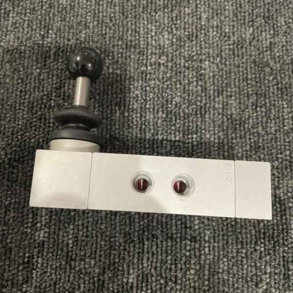AIRTEC HF-18-530 HAND LEVER VALVE w/ R07-200RNAA & SCHRADER BELLOWS 250 PSIG