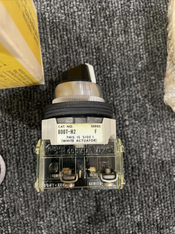 New Allen-Bradley 800T-H2A2 Position Selector Switch Series F