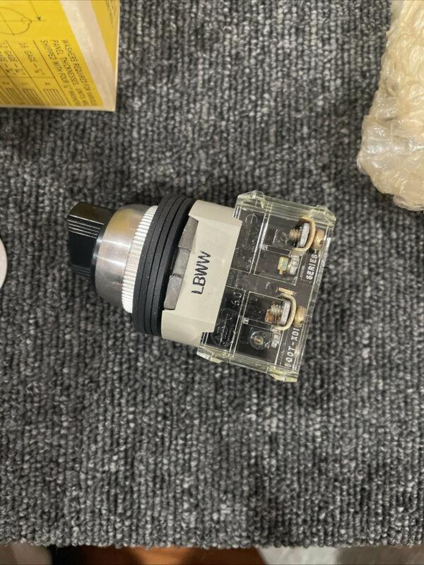 New Allen-Bradley 800T-H2A2 Position Selector Switch Series F