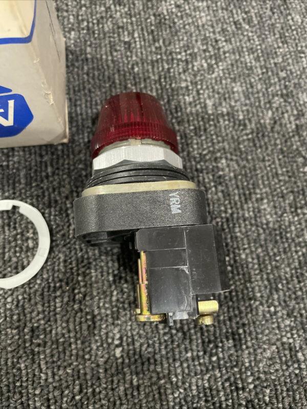 ALLEN BRADLEY 800T-P16R/ T PILOT LIGHT W/ 40171-002-01 COIL 800T-P16
