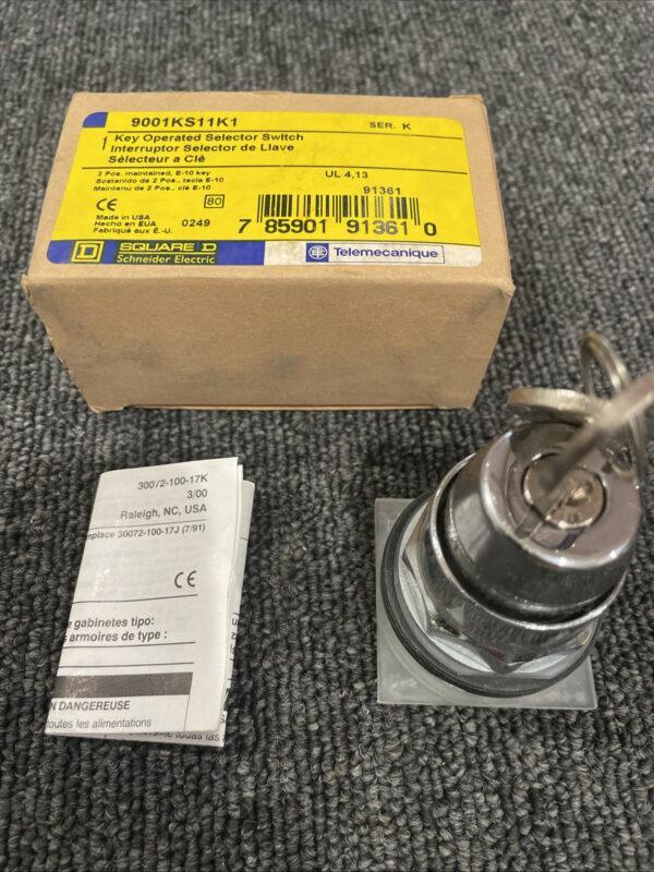 NEW SQUARE D 9001KS11K1 KEY OPERATED SEL SWITCH  Series K