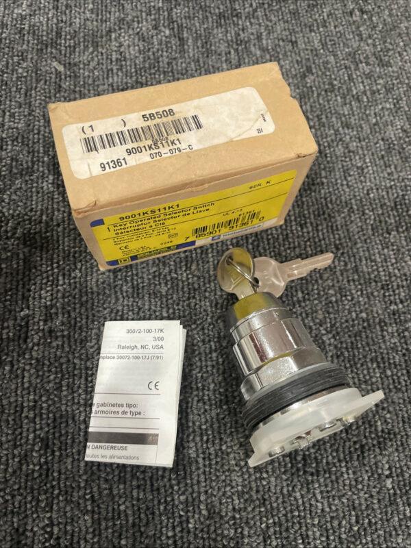 NEW SQUARE D 9001KS11K1 KEY OPERATED SEL SWITCH  Series K